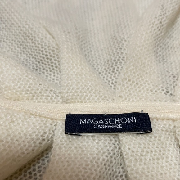 Beautiful cashmere wrap/scarf off white. New with tag - Picture 3 of 3